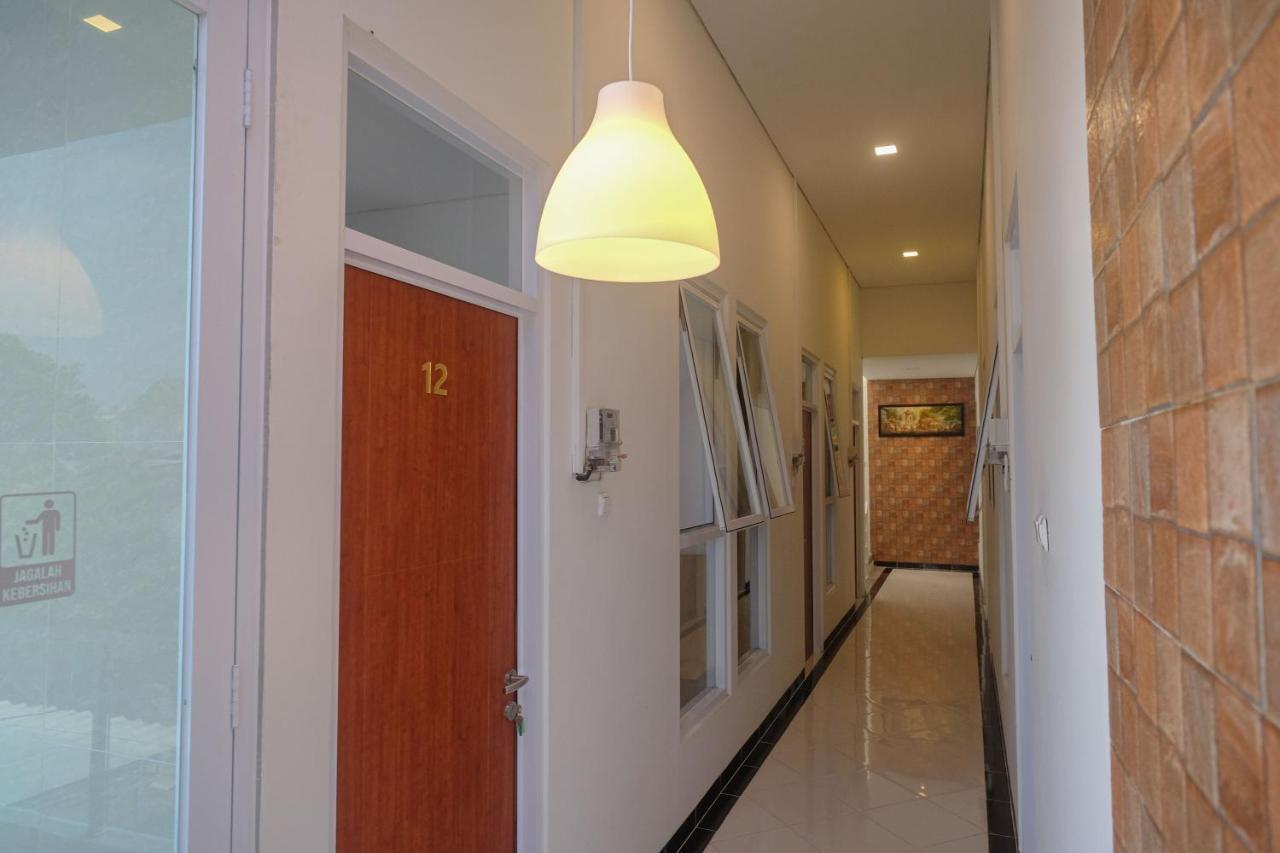 Reddoorz Syariah @ Tlogosari Semarang Hotel Alastuwo ภายนอก รูปภาพ