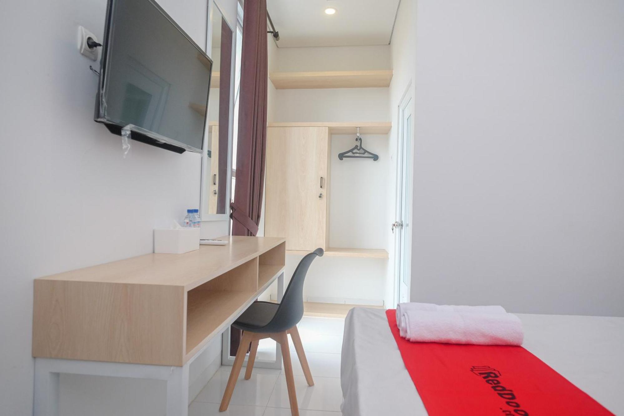 Reddoorz Syariah @ Tlogosari Semarang Hotel Alastuwo ภายนอก รูปภาพ